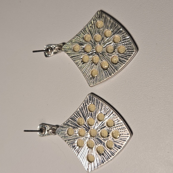 Earrings - Picture 3 of 4